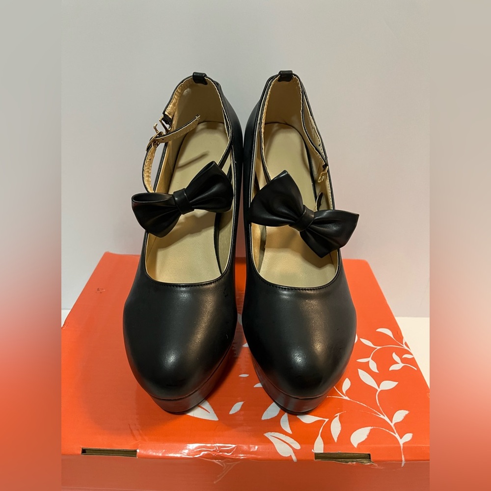 Black Heels with Bows Size 39 / US 8 Women’s.